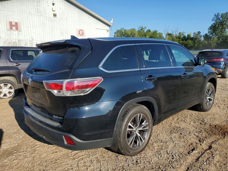 Photo 3 from auction – 2016 TOYOTA HIGHLANDER with VIN 5TDJKRFH6GS309737