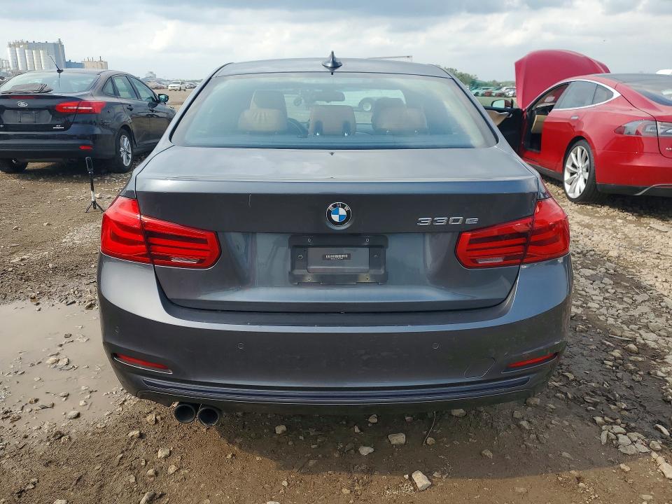 Photo 6 from auction – 2018 BMW 330E with VIN WBA8E1C52JA180401