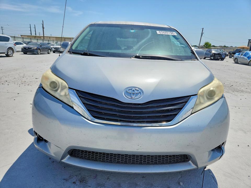Photo 5 from auction – 2011 TOYOTA SIENNA with VIN 5TDKK3DC8BS165805