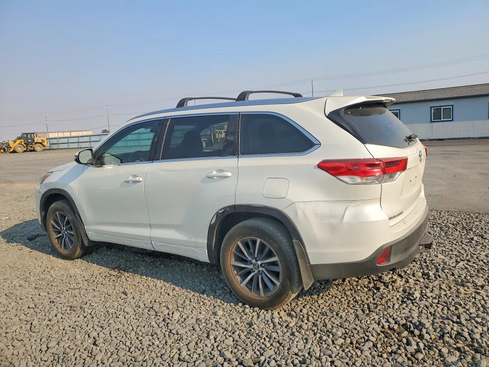 Photo 2 from auction – 2017 TOYOTA HIGHLANDER with VIN 5TDJZRFH9HS513476