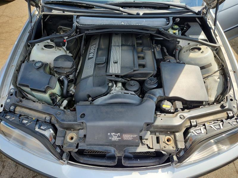 Photo 11 from auction – 2004 BMW 330 with VIN WBAEW53404PN36277
