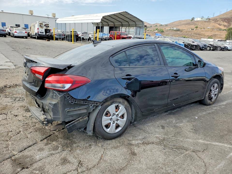 Photo 3 from auction – 2018 KIA FORTE with VIN 3KPFL4A77JE199352