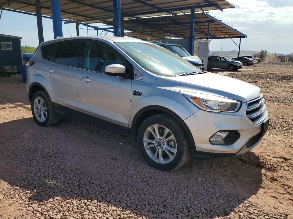 Photo 4 from auction – 2017 FORD ESCAPE with VIN 1FMCU9GD6HUE49777
