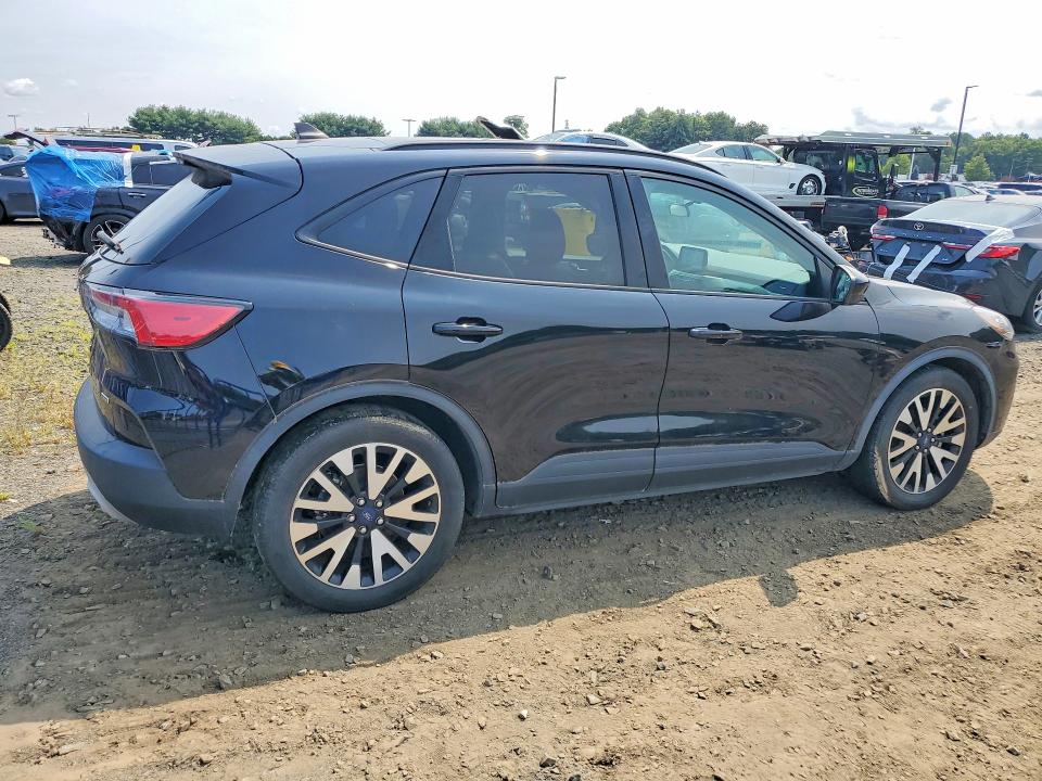 Photo 3 from auction – 2020 FORD ESCAPE with VIN 1FMCU0BZ3LUB50030