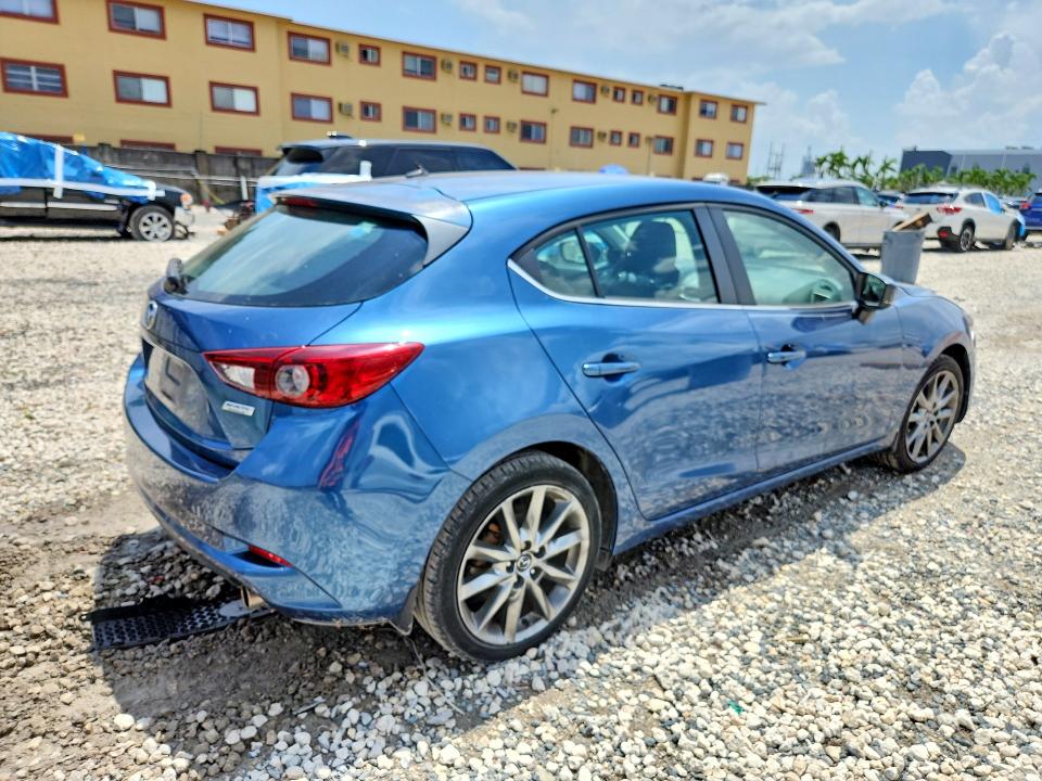 Photo 3 from auction – 2018 MAZDA 3 with VIN 3MZBN1L34JM161839