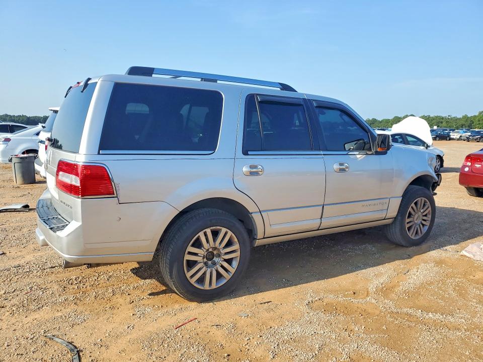 Photo 3 from auction – 2011 LINCOLN NAVIGATOR with VIN 5LMJJ2H5XBEJ07990