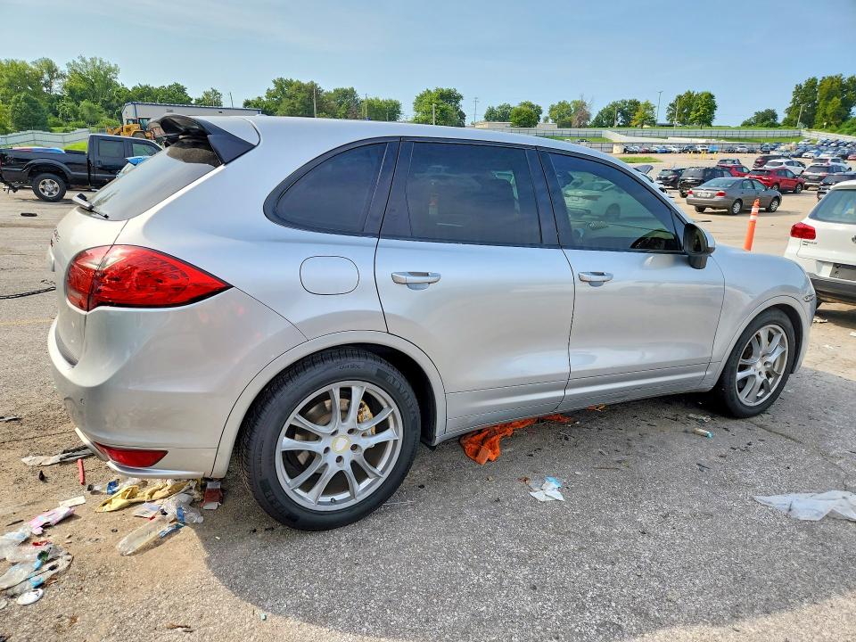 Photo 3 from auction – 2012 PORSCHE CAYENNE with VIN WP1AA2A2XCLA07214