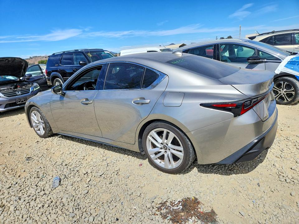 صورة رقم 2 من المزاد - 2021 LEXUS IS مع VIN JTHCA1D22M5112169