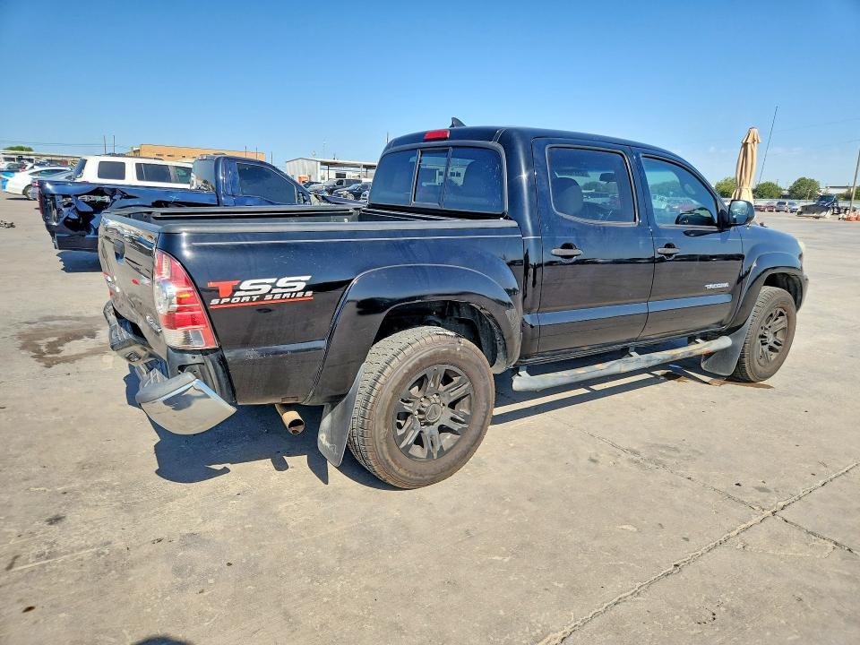 Photo 3 from auction – 2015 TOYOTA TACOMA with VIN 5TFLU4EN2FX138202