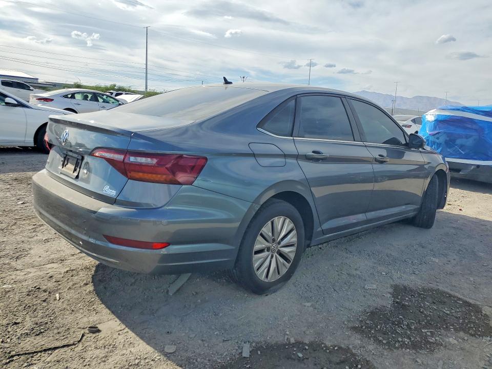 Photo 3 from auction – 2019 VOLKSWAGEN JETTA with VIN 3VWCB7BU2KM145330