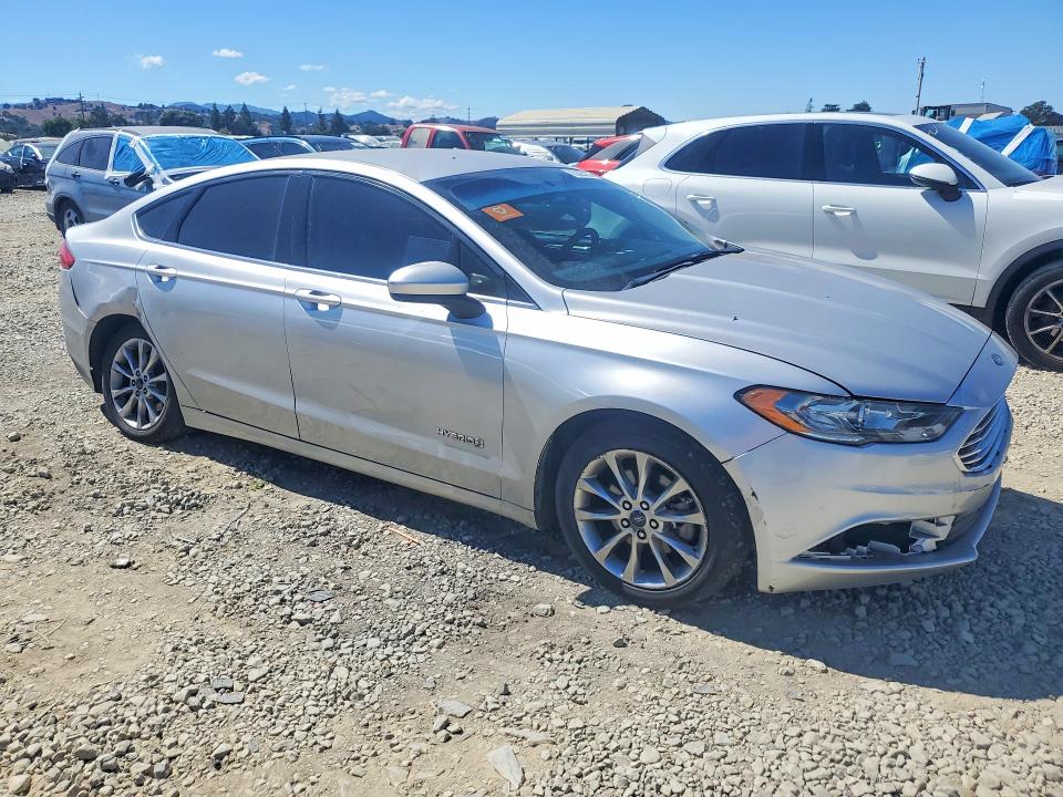 Photo 4 from auction – 2017 FORD FUSION with VIN 3FA6P0LU3HR231173