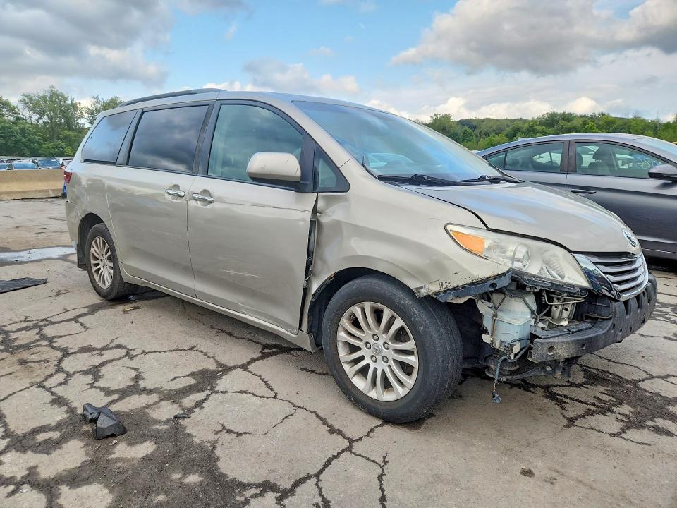 Photo 4 from auction – 2017 TOYOTA SIENNA with VIN 5TDYZ3DC3HS775321