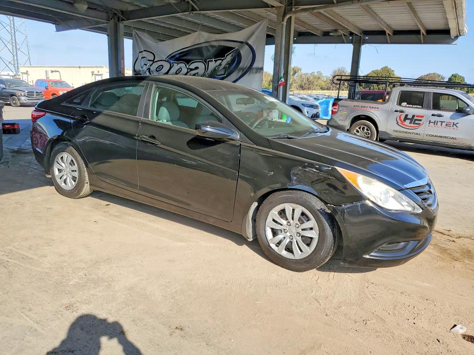 Photo 4 from auction – 2011 HYUNDAI SONATA with VIN 5NPEB4AC3BH173470