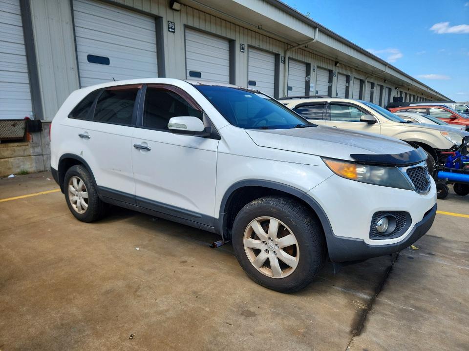 Photo 4 from auction – 2011 KIA SORENTO with VIN 5XYKT3A17BG156364