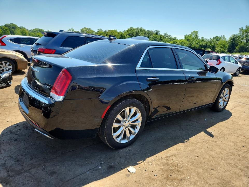 Photo 3 from auction – 2015 CHRYSLER 300 with VIN 2C3CCARG7FH927273