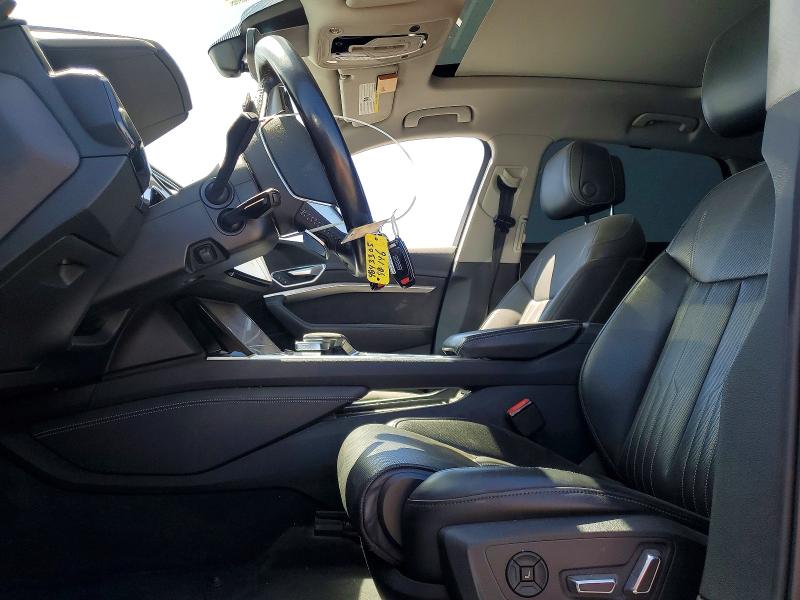 Photo 7 from auction – 2019 AUDI E-TRON with VIN WA1VABGE5KB014672