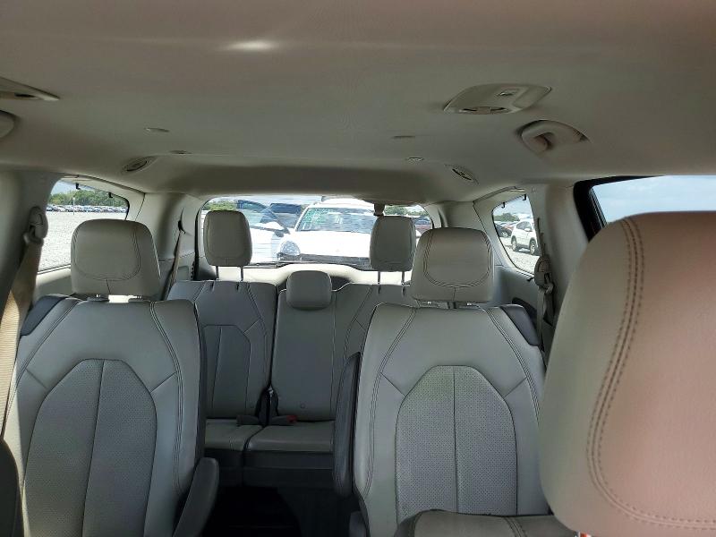 Photo 10 from auction – 2018 CHRYSLER PACIFICA with VIN 2C4RC1BGXJR142071
