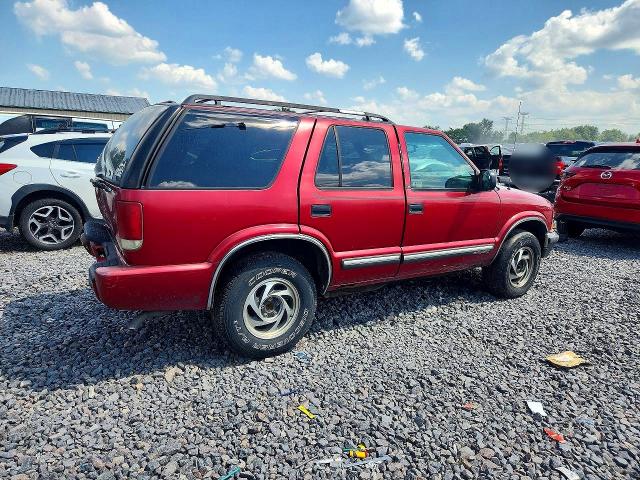 Photo 3 from auction – 2000 CHEVROLET BLAZER with VIN 1GNDT13W5Y2380684