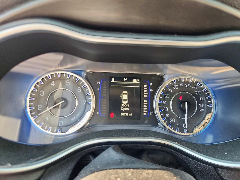 Photo 9 from auction – 2017 CHRYSLER 200 with VIN 1C3CCCAB0HN502225