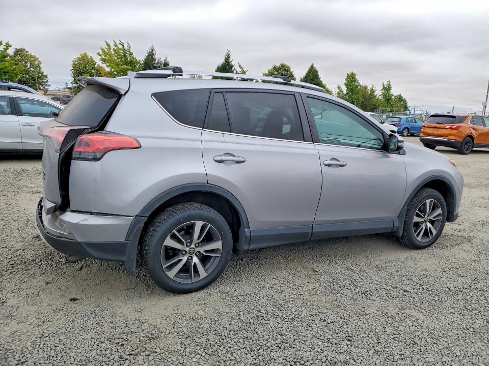 Photo 3 from auction – 2016 TOYOTA RAV4 with VIN 2T3RFREV0GW526911