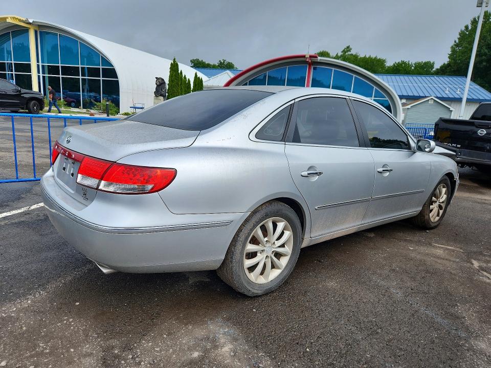Foto 3 de la subasta – 2007 HYUNDAI AZERA con VIN KMHFC46F57A174649