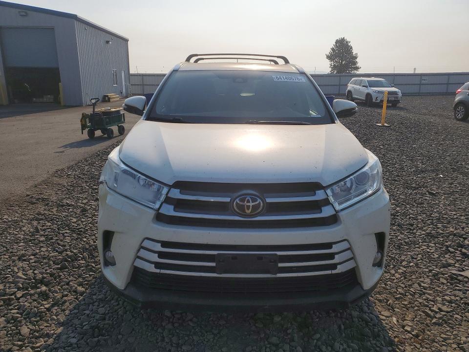 Photo 5 from auction – 2017 TOYOTA HIGHLANDER with VIN 5TDJZRFH9HS513476