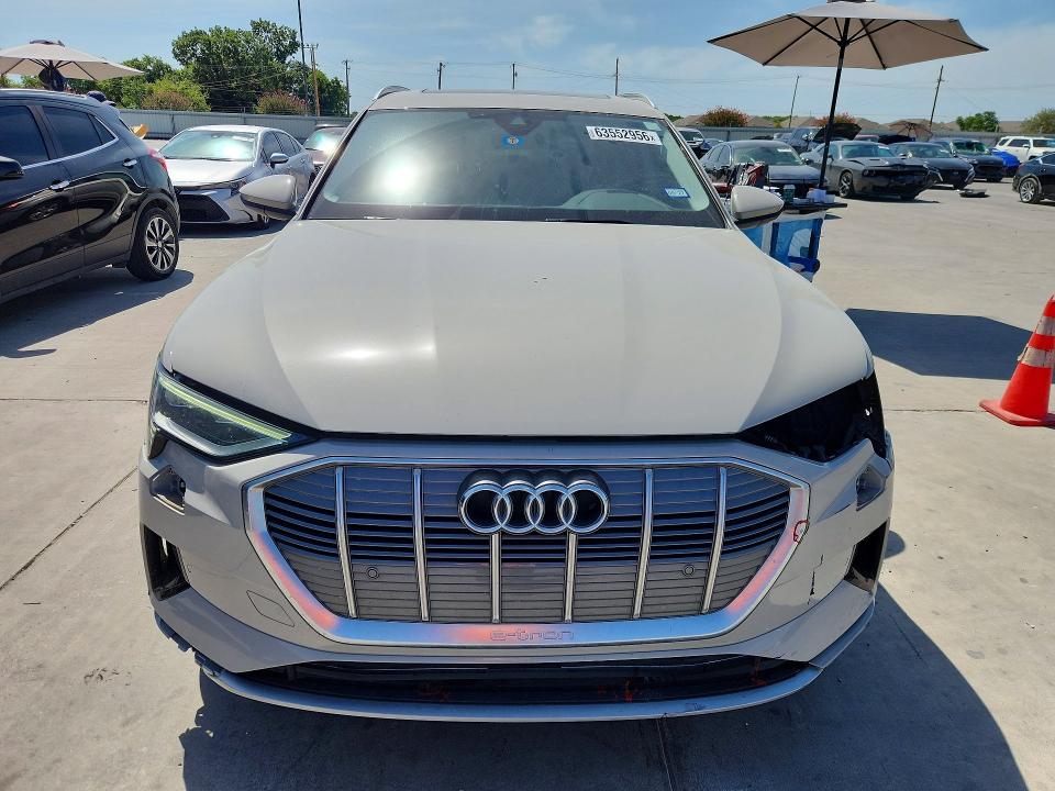 Фото 5 с аукциона – 2022 AUDI E-TRON с VIN WA1AAAGEXNB023932