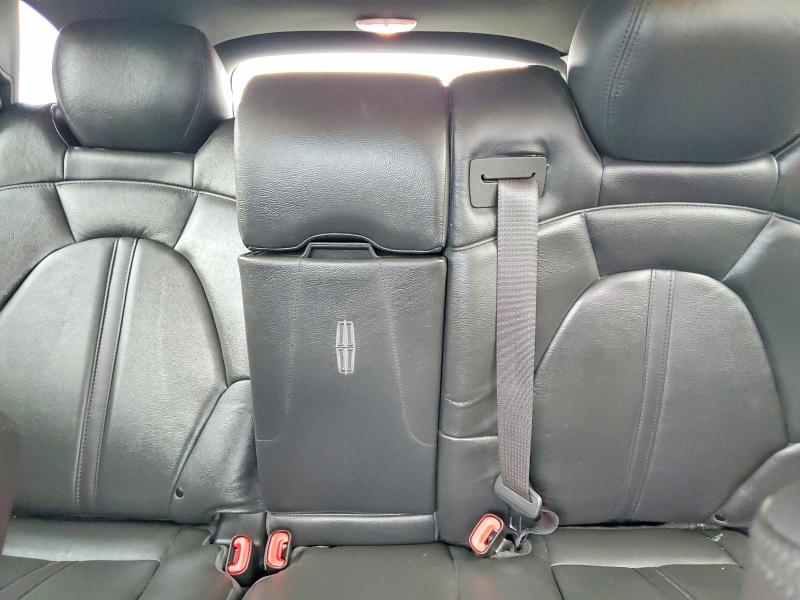 Photo 10 from auction – 2019 LINCOLN MKT with VIN 2LMHJ5NK7KBL04256