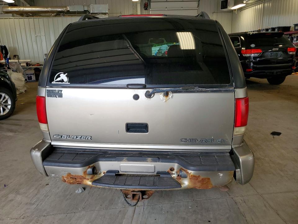 Photo 6 from auction – 2000 CHEVROLET BLAZER with VIN 1GNDT13W2Y2232802
