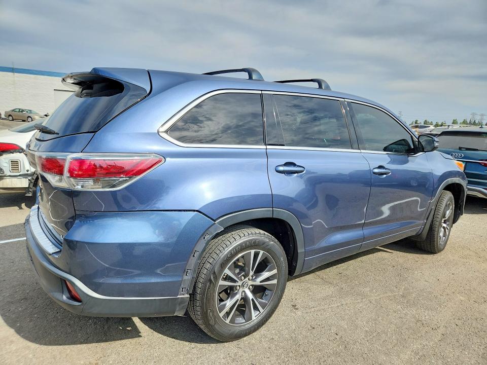 Photo 3 from auction – 2015 TOYOTA HIGHLANDER with VIN 5TDZKRFH3FS042896