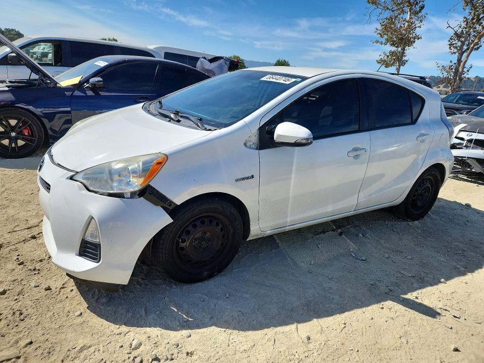 TOYOTA PRIUS C 2014 with VIN JTDKDTB3XE1564570 - Photo from auction