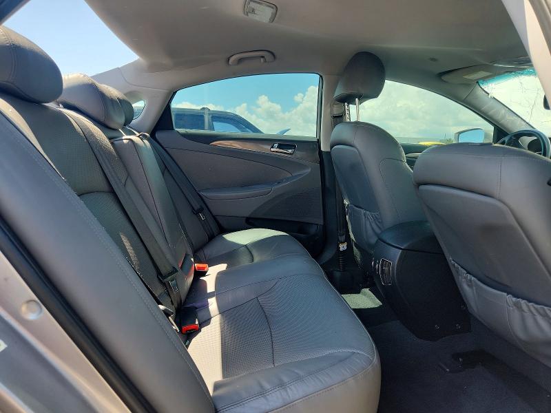 Photo 10 from auction – 2013 HYUNDAI SONATA with VIN KMEC4A47DA080852
