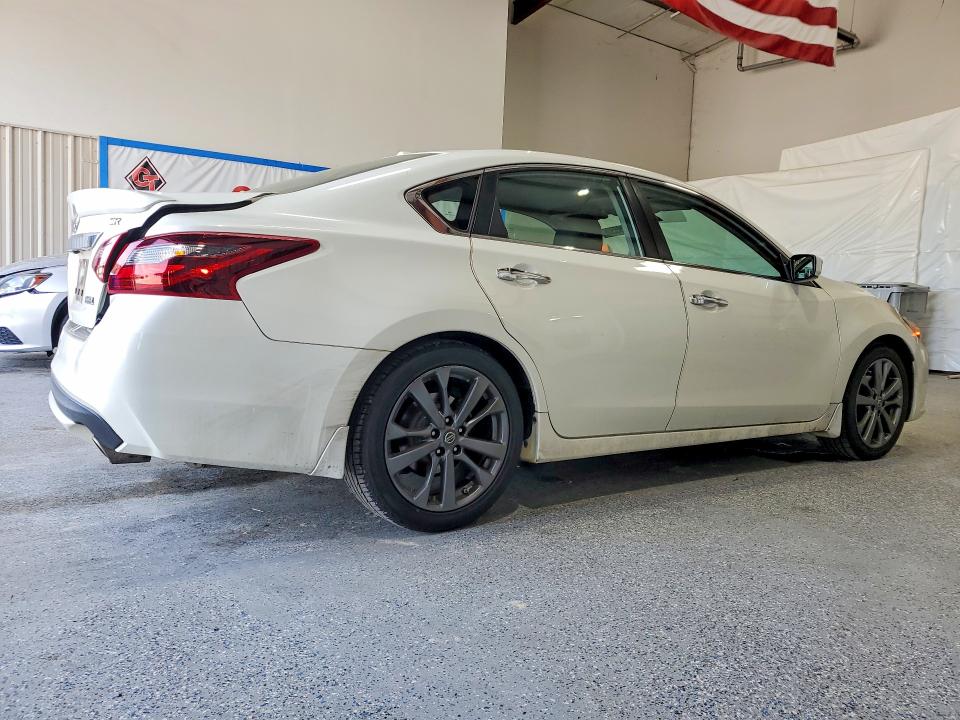 Photo 3 from auction – 2018 NISSAN ALTIMA with VIN 1N4AL3AP8JC285111