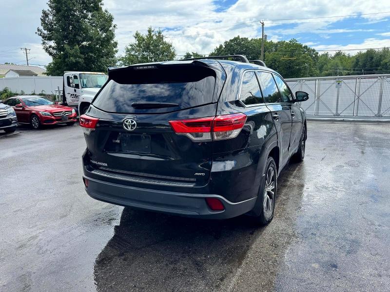 Photo 3 from auction – 2018 TOYOTA HIGHLANDER with VIN 5TDBZRFH5JS850690