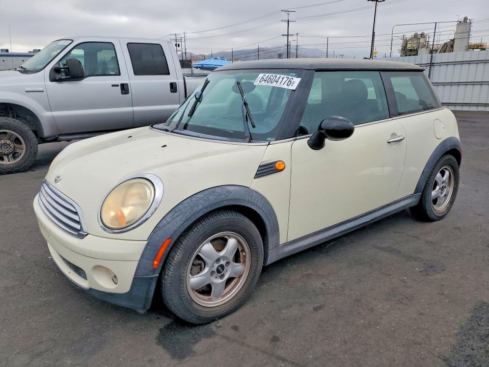 MINI COOPER 2004 with VIN WMWMF33577TT50627 - Photo from auction
