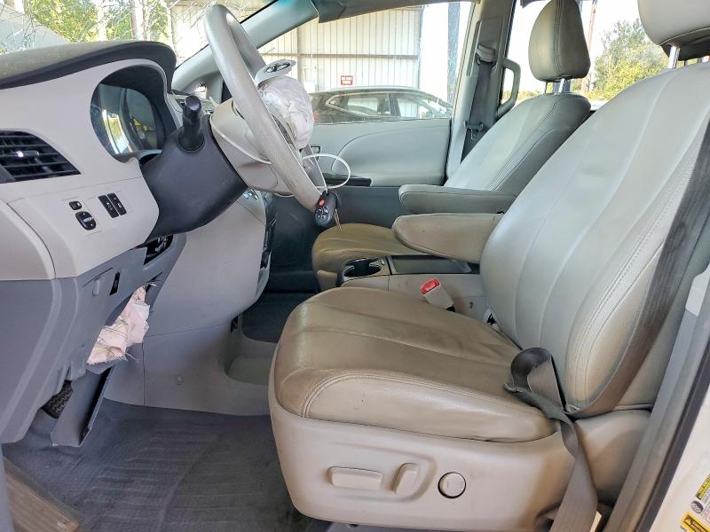 Photo 7 from auction – 2011 TOYOTA SIENNA with VIN 5TDKK3DC4BS067158