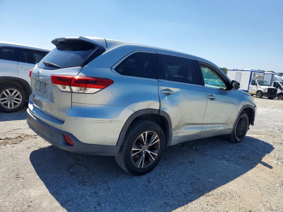 Zdjęcie 3 z aukcji – 2018 TOYOTA HIGHLANDER z VIN 5TDZARFH8JS040475