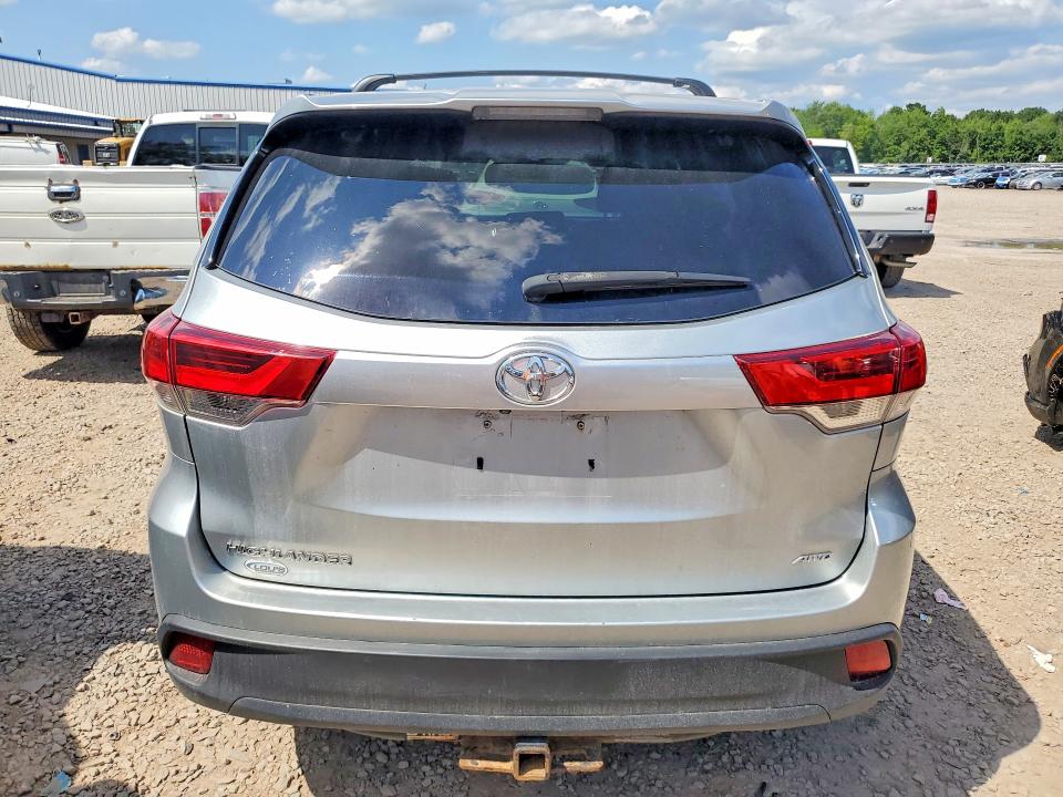 Photo 6 from auction – 2017 TOYOTA HIGHLANDER with VIN 5TDBZRFH7HS442802
