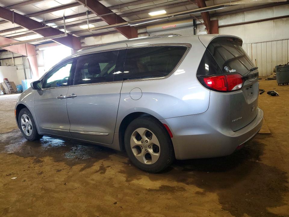 Photo 2 from auction – 2017 CHRYSLER PACIFICA with VIN 2C4RC1EG0HR511736