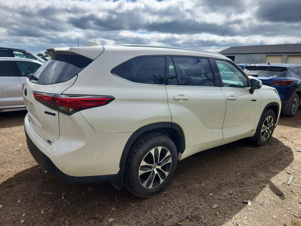 Photo 3 from auction – 2021 TOYOTA HIGHLANDER with VIN 5TDHBRCH8MS531601
