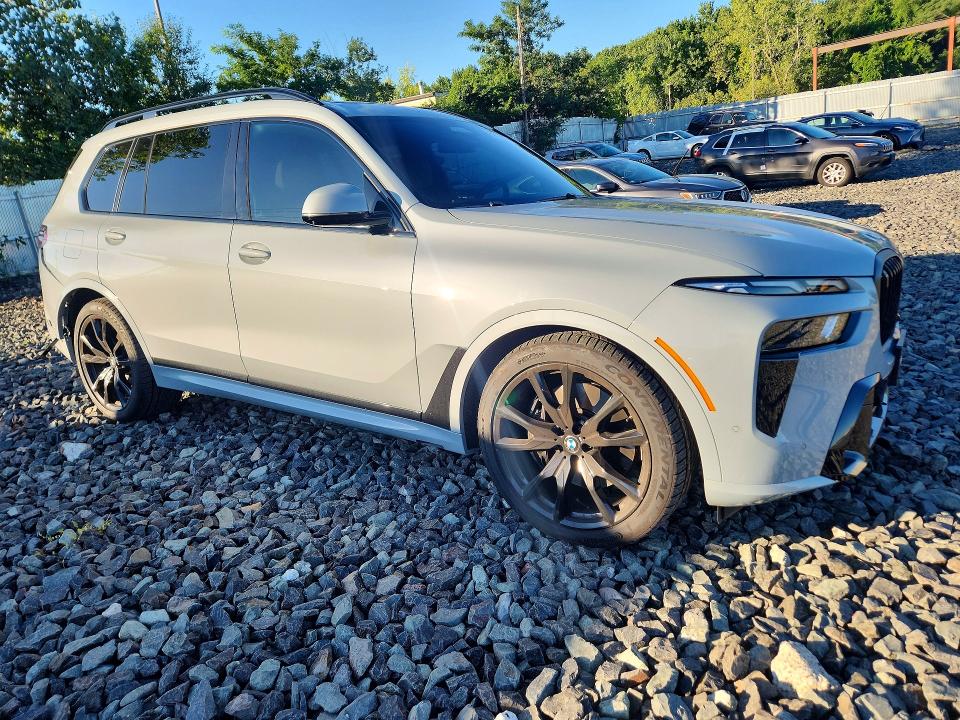 Photo 4 from auction – 2025 BMW X7 with VIN 5UX23EM06S9X92529
