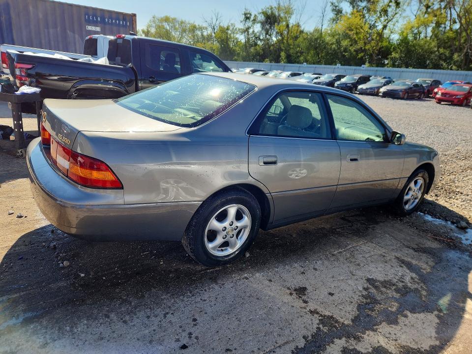 Photo 3 from auction – 1997 LEXUS ES with VIN JT8BF22G2V0063801
