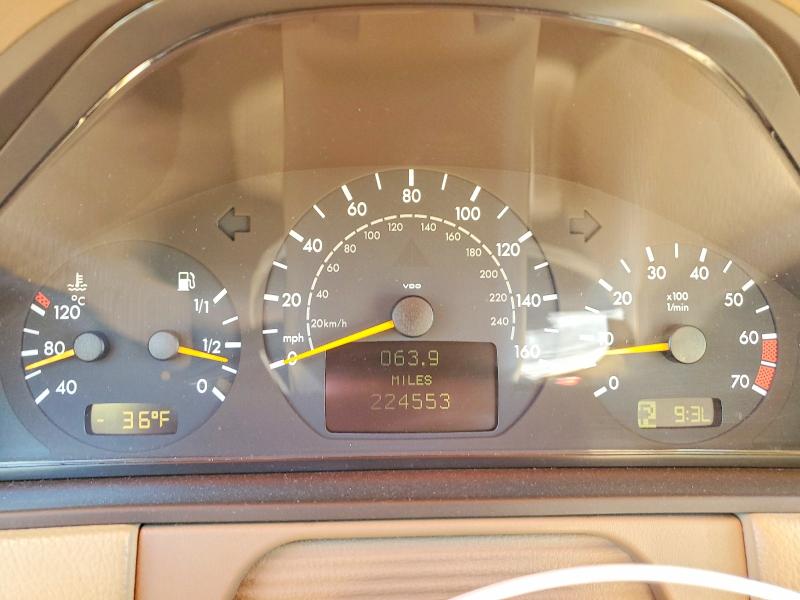 Снимка 9 от търг – 2000 MERCEDES-BENZ E с VIN WDBJF65J1YB164220