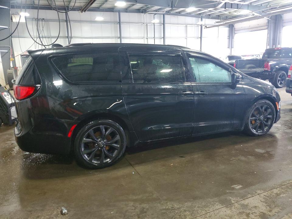 Photo 3 from auction – 2019 CHRYSLER PACIFICA with VIN 2C4RC1GG7KR714000