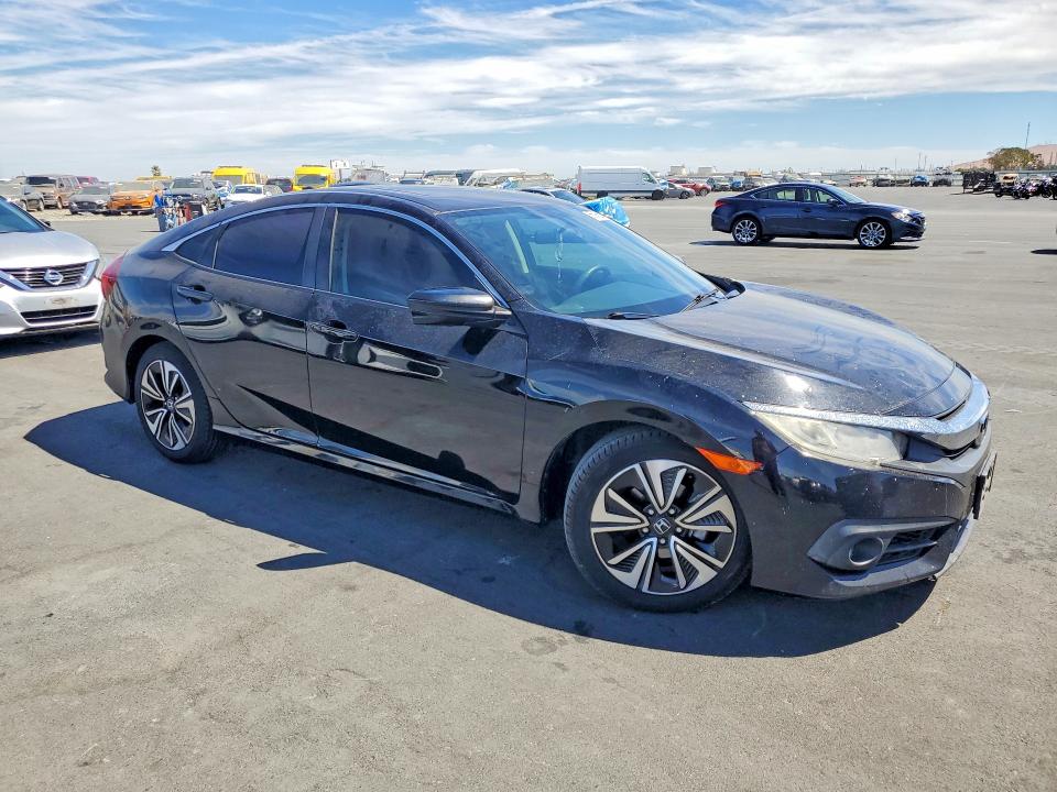 Photo 4 from auction – 2017 HONDA CIVIC with VIN 2HGFC1F34HH647776