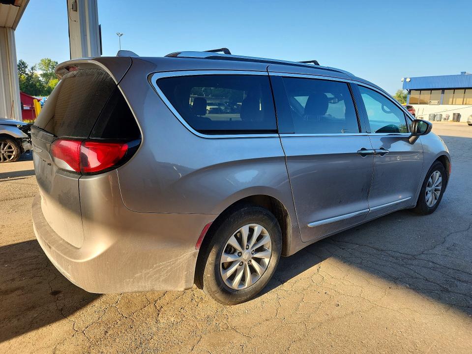 Zdjęcie 3 z aukcji – 2018 CHRYSLER PACIFICA z VIN 2C4RC1BG5JR154094