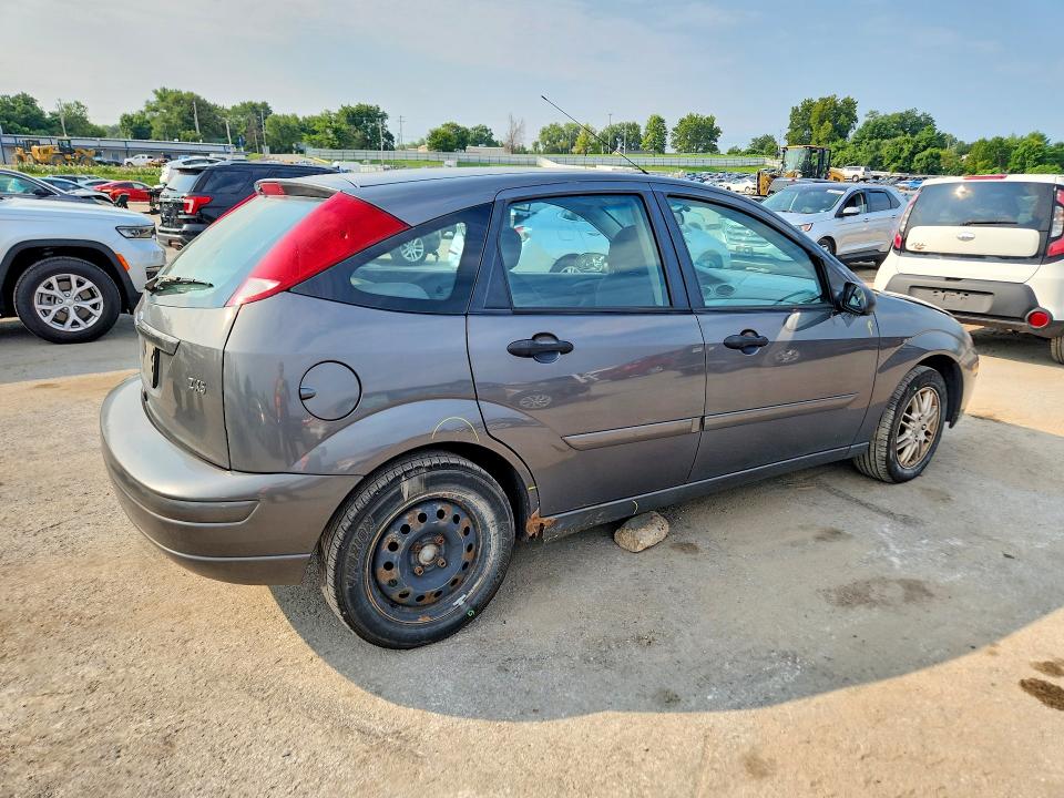 Photo 3 from auction – 2004 FORD FOCUS with VIN 3FAHP37344R106124