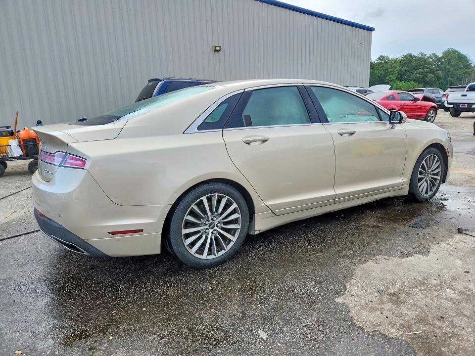 Photo 3 from auction – 2017 LINCOLN MKZ with VIN 3LN6L5D91HR622296