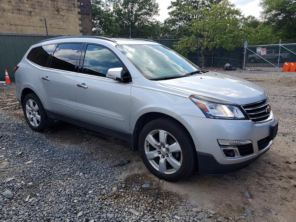 Photo 4 from auction – 2017 CHEVROLET TRAVERSE with VIN 1GNKRGKD2HJ105725