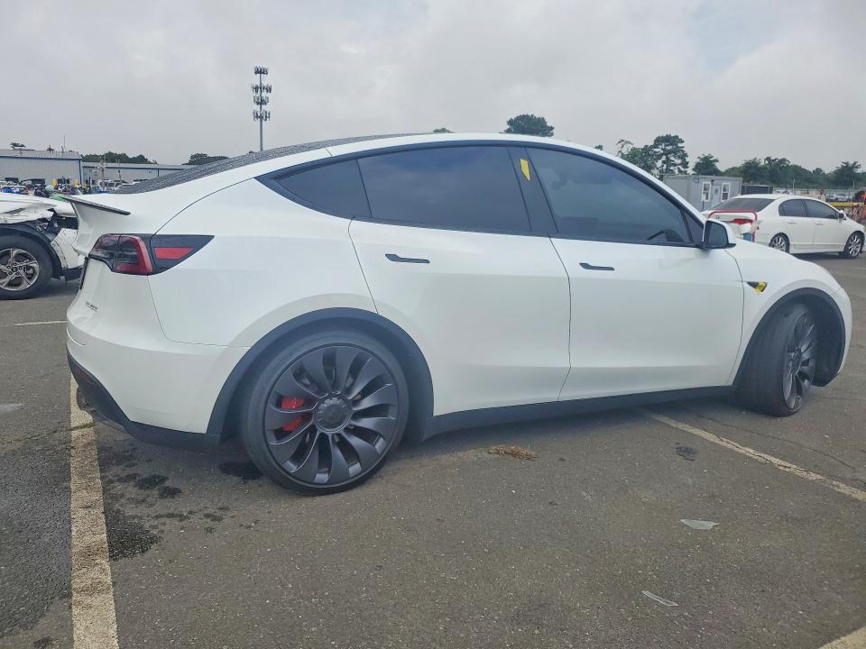 Снимка 3 от търг – 2025 TESLA MODEL Y с VIN 7SAYGDEF2SF312721